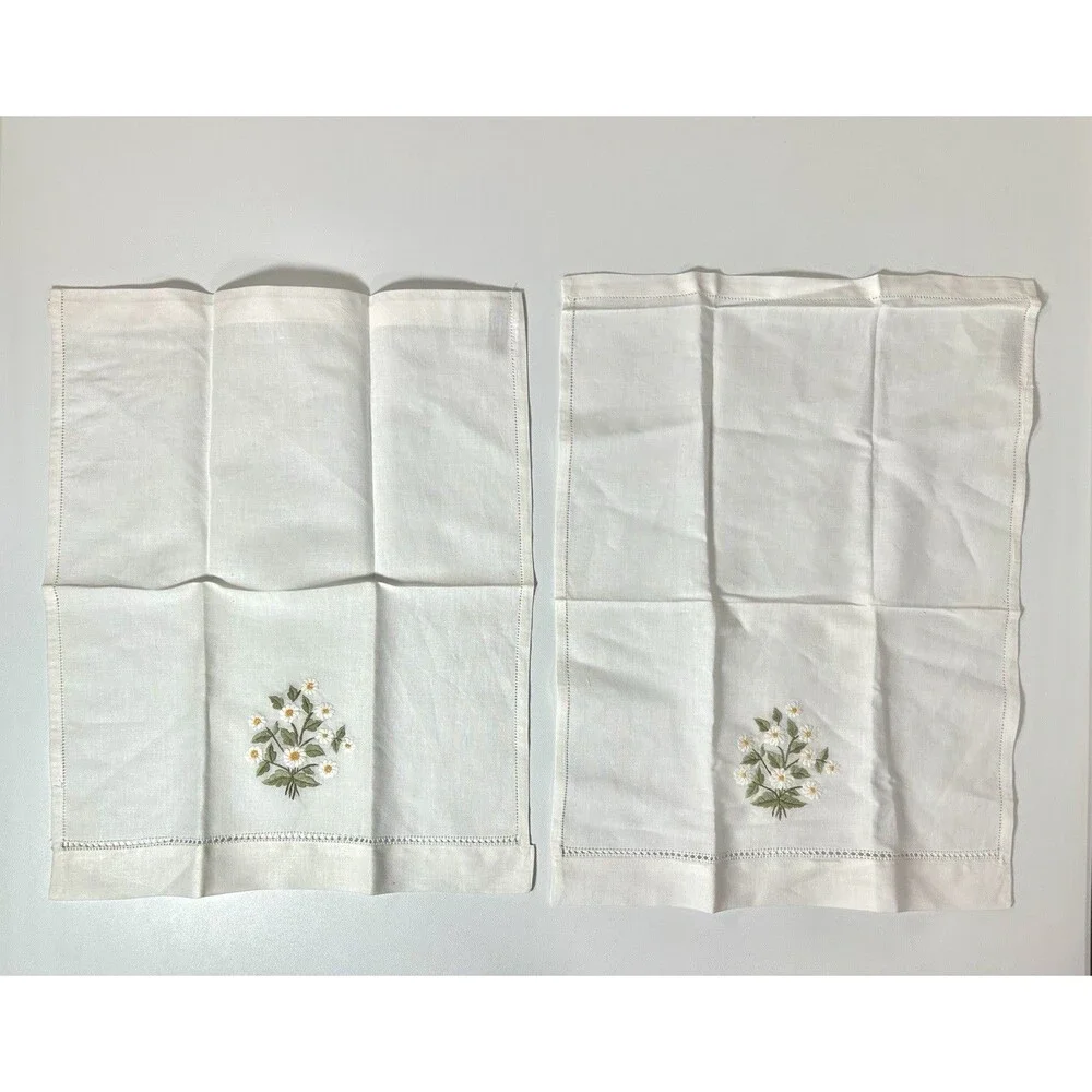 Daisy white linen